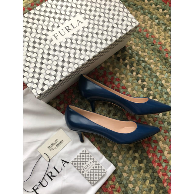 Furla(フルラ)の定48400円　FURLA 未使用　コバルトブルー　美ラインパンプス レディースの靴/シューズ(ハイヒール/パンプス)の商品写真