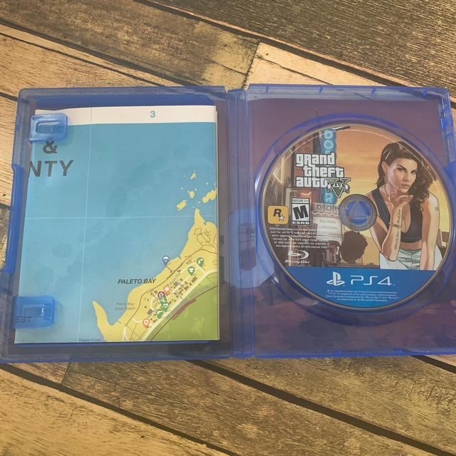 PlayStation4(プレイステーション4)のGrand Theft Auto V 北米版 エンタメ/ホビーのゲームソフト/ゲーム機本体(家庭用ゲームソフト)の商品写真