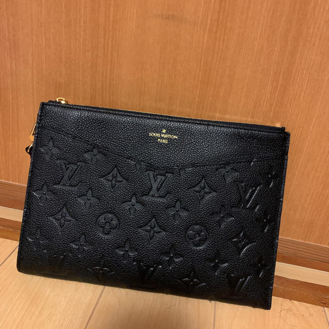 LOUIS VUITTON(ルイヴィトン)のLV ポシェットメラニーMM レディースのバッグ(クラッチバッグ)の商品写真