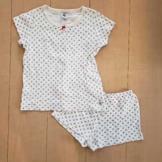 プチバトー(PETIT BATEAU)のプチバトー フラワープリント 半袖パジャマ 女の子 5ans/110cm(パジャマ)