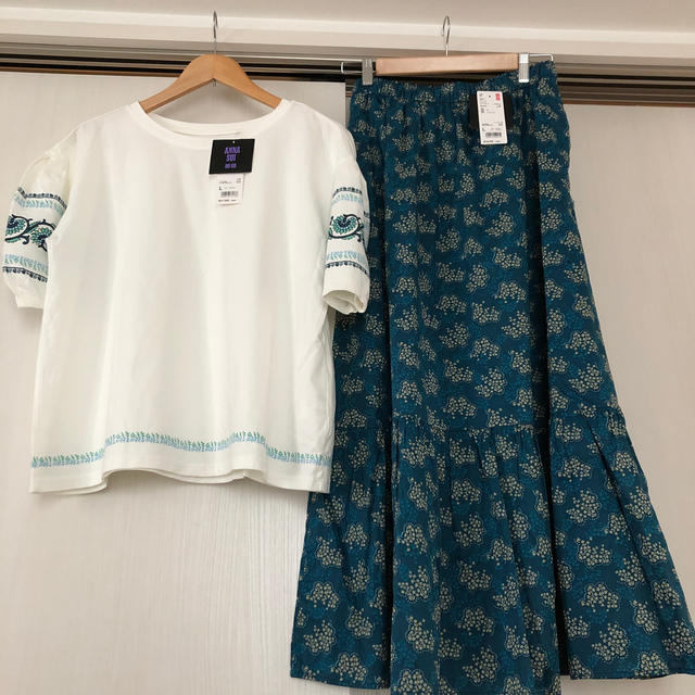 UNIQLO   今季ユニクロ新品タグつきアナスイのTシャツ＆ロングスカート