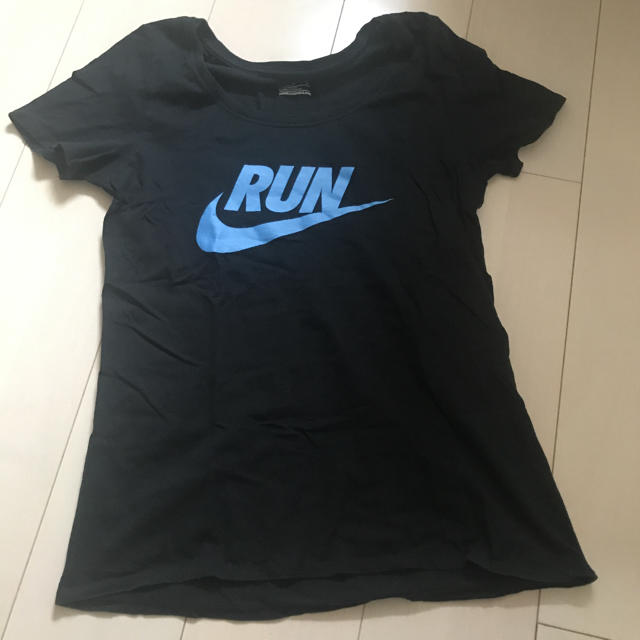 NIKE(ナイキ)のナイキ  Tシャツ 黒色 ウーメンズ 女性用 Mサイズ レディースのトップス(Tシャツ(半袖/袖なし))の商品写真