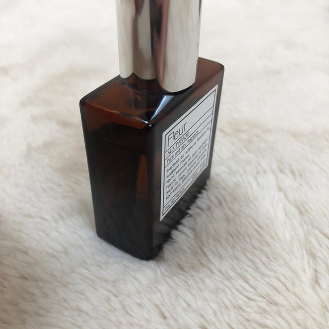 AUX PARADIS(オゥパラディ)のオゥパラディ　フルール　香水 コスメ/美容の香水(香水(女性用))の商品写真
