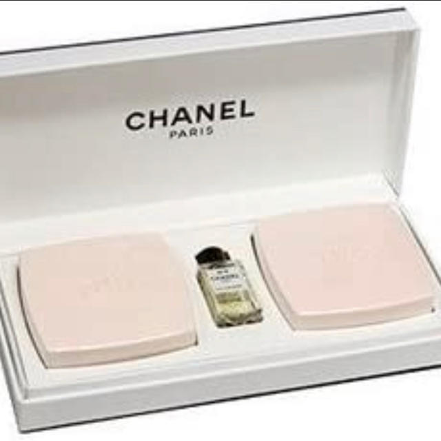 CHANEL(シャネル)の青様　専用　シャネル No5 サヴォン ギフトセット コスメ/美容のボディケア(その他)の商品写真