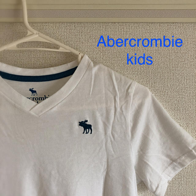 Abercrombie&Fitch(アバクロンビーアンドフィッチ)のsea様専用⭐︎Abercrombie kidsのVネックTシャツ キッズ/ベビー/マタニティのキッズ服男の子用(90cm~)(Tシャツ/カットソー)の商品写真