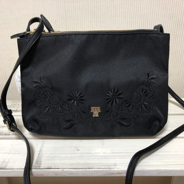 ANNA SUI(アナスイ)のアナスイ ナイロン製 黒ショルダーバッグ 新品未使用 レディースのバッグ(ショルダーバッグ)の商品写真