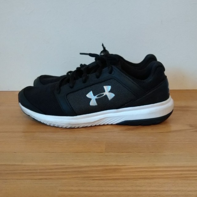 UNDER ARMOUR(アンダーアーマー)のアンダーアーマー　スニーカー　23cm　キッズ キッズ/ベビー/マタニティのキッズ靴/シューズ(15cm~)(スニーカー)の商品写真