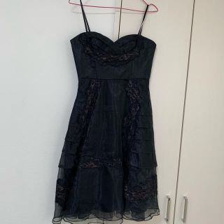 ビーシービージーマックスアズリア(BCBGMAXAZRIA)の破格！BCBGMAXAZRIA ワンピース パーティードレス　フリル(ミディアムドレス)