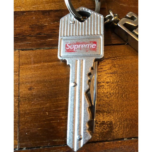 Supreme(シュプリーム)のシュプリーム　キーホルダー2点セット メンズのファッション小物(キーホルダー)の商品写真