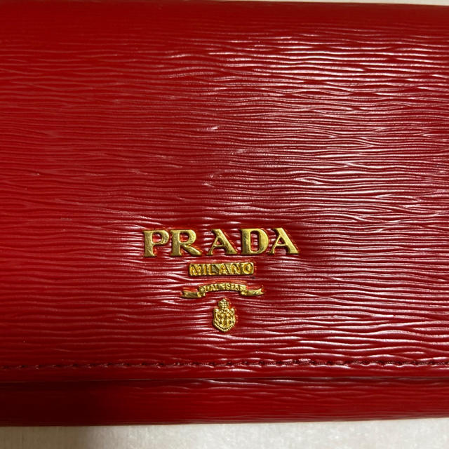 PRADA(プラダ)のプラダ　新品未使用　長財布　PRADA 赤 レディースのファッション小物(財布)の商品写真