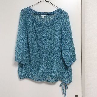 ユニクロ(UNIQLO)のUNIQLO ユニクロ 小花柄カットソー 美品(カットソー(長袖/七分))