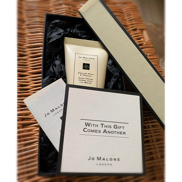 Jo Malone(ジョーマローン)の【新品】JO MALONE ハンドクリーム(イングリッシュ ペアー＆フリージア) コスメ/美容のボディケア(ハンドクリーム)の商品写真