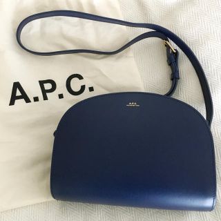 アーペーセー(A.P.C)のアーペーセー　ハーフムーン  ショルダーバッグ(ショルダーバッグ)