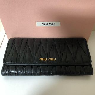 ミュウミュウ(miumiu)のmiumiu ミュウミュウ　長財布　黒　ブラック　レザー(財布)