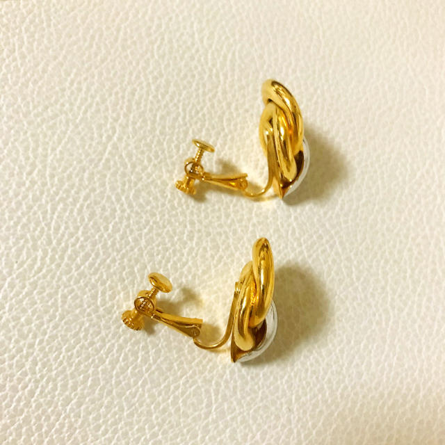 H&M(エイチアンドエム)のH&M エイチアンドエム　オシャレ　金色　ゴールド  アンティーク　イヤリング レディースのアクセサリー(イヤリング)の商品写真
