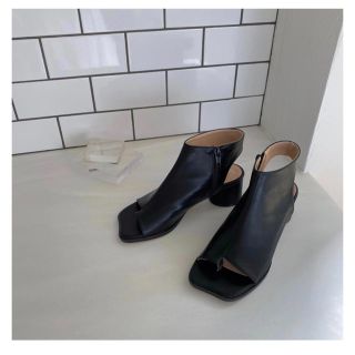 トゥデイフル(TODAYFUL)の新品！willfully  heel cut pollex zip sandal(サンダル)