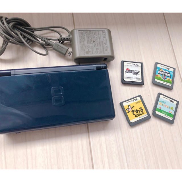 ニンテンドーDS(ニンテンドーDS)のニンテンドーDS lite 本体　ソフト４本セット エンタメ/ホビーのゲームソフト/ゲーム機本体(携帯用ゲーム機本体)の商品写真