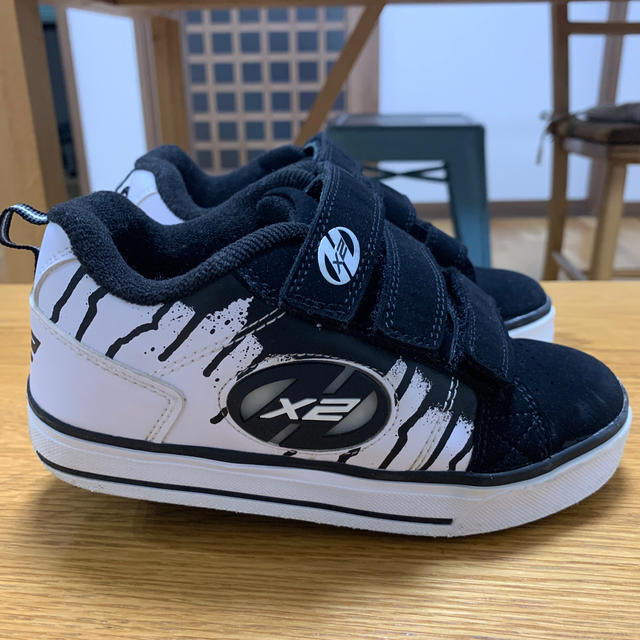 HEELYS(ヒーリーズ)のヒーリーズ　ローラーシューズ キッズ/ベビー/マタニティのキッズ靴/シューズ(15cm~)(ローラーシューズ)の商品写真