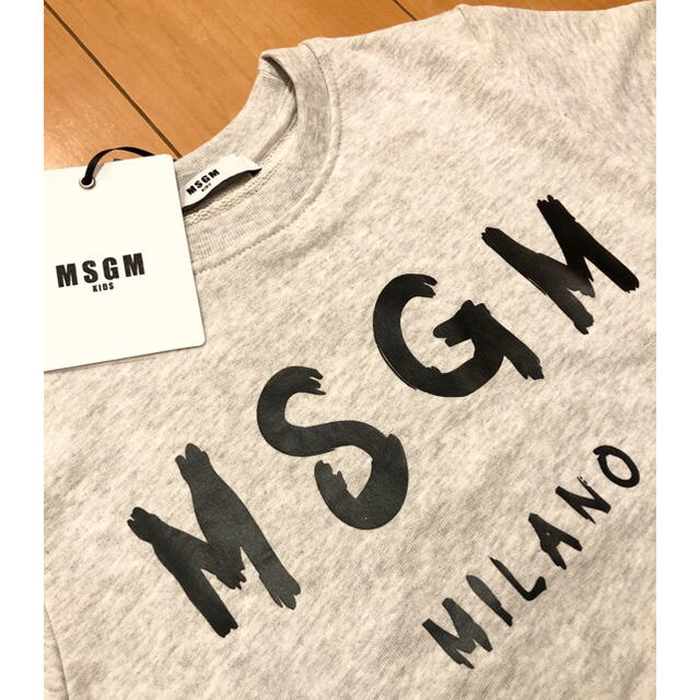 MSGM(エムエスジイエム)の新品☆MSGMキッズ　薄手スウェット　トレーナー8Y キッズ/ベビー/マタニティのキッズ服男の子用(90cm~)(Tシャツ/カットソー)の商品写真