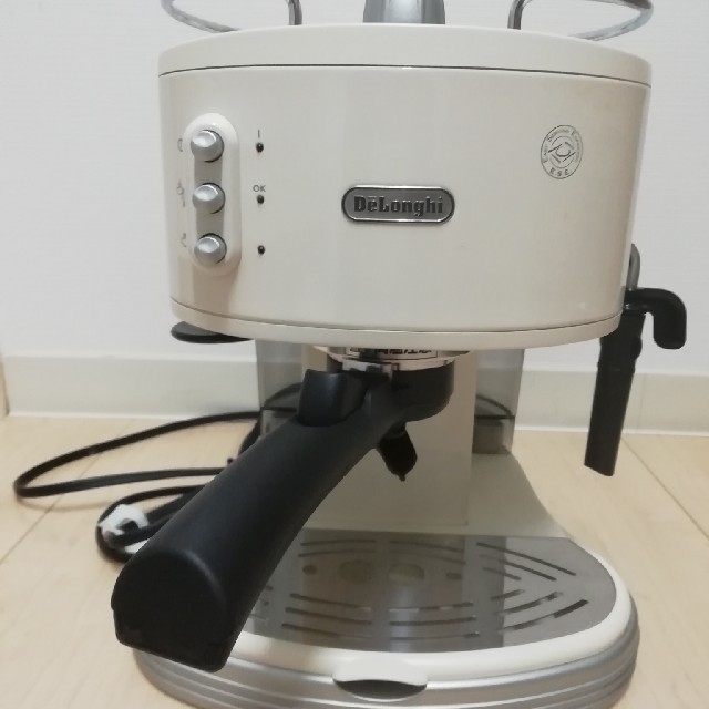 DeLonghi(デロンギ)のDeLonghi デロンギ エスプレッソ・カプチーノメーカー スマホ/家電/カメラの調理家電(エスプレッソマシン)の商品写真