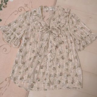 アクシーズファム(axes femme)のアクシーズファム♡花柄トップス♡(カットソー(半袖/袖なし))