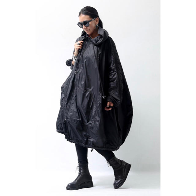 JULIUS(ユリウス)のRUNDHOLZ NYLON HOODED LONG BLOUSON メンズのジャケット/アウター(ナイロンジャケット)の商品写真