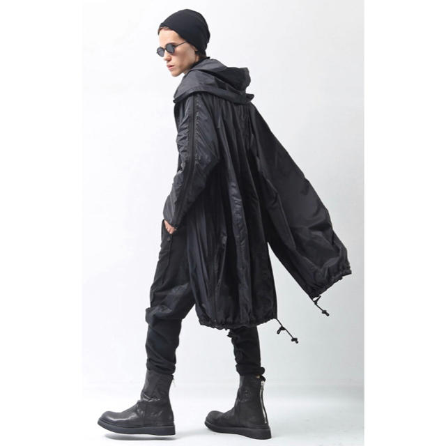 JULIUS(ユリウス)のRUNDHOLZ NYLON HOODED LONG BLOUSON メンズのジャケット/アウター(ナイロンジャケット)の商品写真