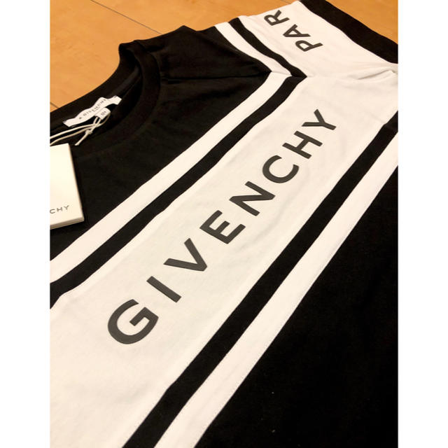 GIVENCHY(ジバンシィ)の新品☆GIVENCHY ジバンシィ　Tシャツ レディースのトップス(Tシャツ(半袖/袖なし))の商品写真