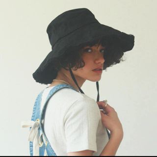 シールームリン(SeaRoomlynn)の本日限定価格LONG STRAP BUCKET HAT ブラック バケットハット(ハット)