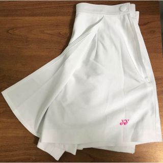 ヨネックス(YONEX)のYONEXキュロットスカート白　ロゴ色ピンク(ウェア)