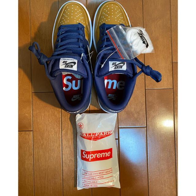 supreme【限定特典有】Supreme NIKE SB DUNK LOW & ポンチョ