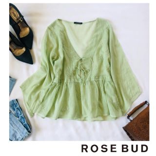 ローズバッド(ROSE BUD)の【美品】ローズバッド　刺繍ブラウス　プルオーバー(シャツ/ブラウス(半袖/袖なし))