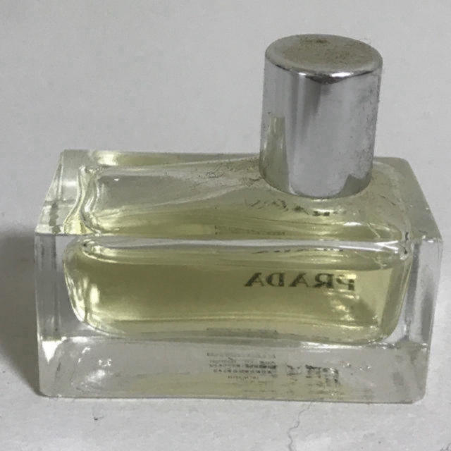 PRADA(プラダ)のPRADA  オーデ　パルファム　香水　7ml コスメ/美容のボディケア(ボディローション/ミルク)の商品写真