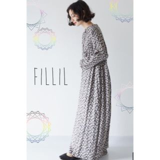 メルロー(merlot)の5/10迄限定価格【フィリル】レースブロックプリント レーヨンワンピース★黒(ロングワンピース/マキシワンピース)