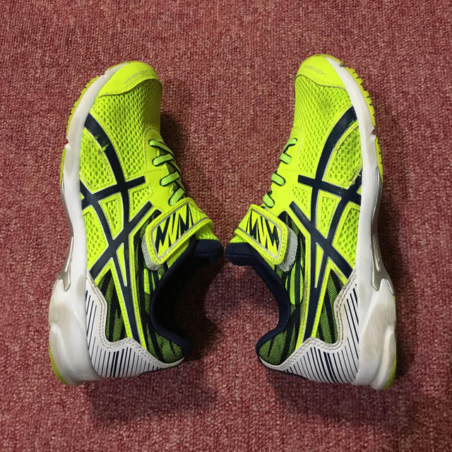 asics(アシックス)のasics 23cm スポーツ/アウトドアのランニング(シューズ)の商品写真