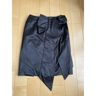 ブラック アシンメトリー ビッグリボン シルク混 スカート(ひざ丈スカート)