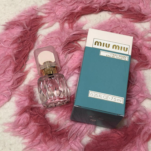 miumiu(ミュウミュウ)のmiumiu ローロゼ 香水 ミニボトル 7.5ml コスメ/美容の香水(香水(女性用))の商品写真