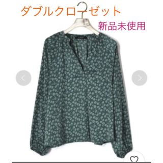 ダブルクローゼット(w closet)の【新品未使用】ダブルクローゼット ブラウス　トップス  花柄(シャツ/ブラウス(長袖/七分))