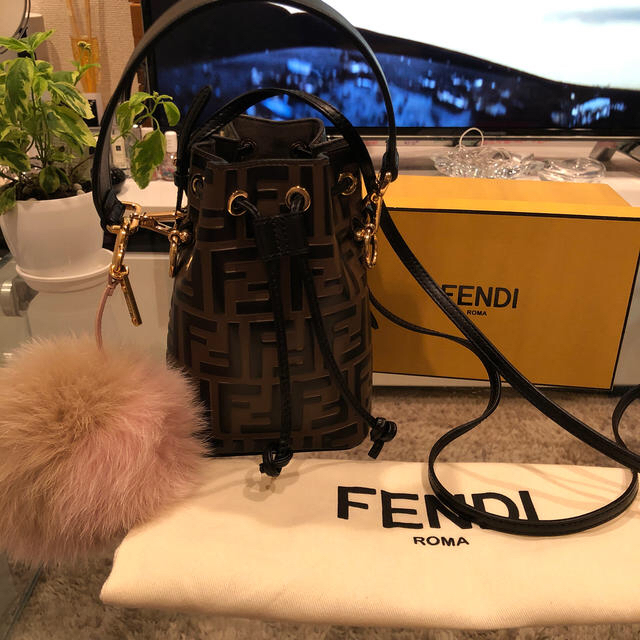 レディースファーチャーム付き　フェンディーFENDI モントレゾール