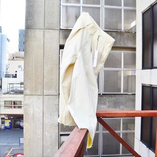 アンユーズド(UNUSED)の即完売！saby HEVY OZ TUCK BAGGY cream(デニム/ジーンズ)