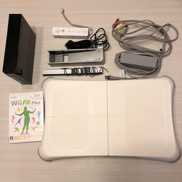 wii本体+wii fit plus ソフト＋バランスボード　すぐ使えるセット