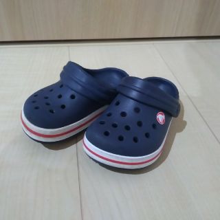 クロックス(crocs)のクロックス　キッズ　ネイビー(サンダル)