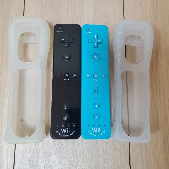 Wii(ウィー)のWiiリモコンプラス　2本セット エンタメ/ホビーのゲームソフト/ゲーム機本体(その他)の商品写真