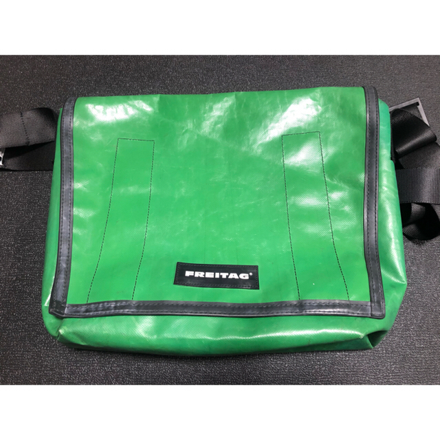 FREITAG(フライターグ)の美品　単色　フライターグ メンズのバッグ(メッセンジャーバッグ)の商品写真