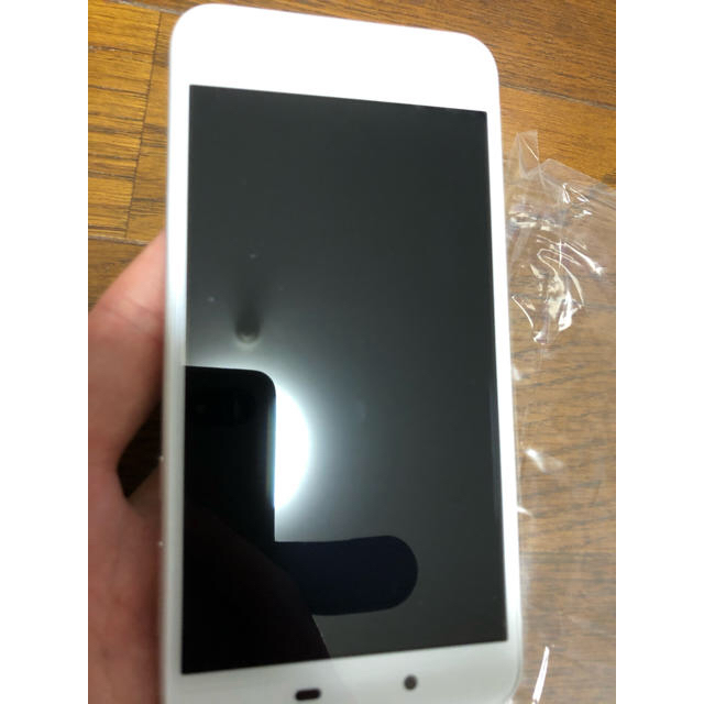 SHARP(シャープ)の【美品】AQUOS sense SHV40 シルキーホワイト　SIMフリースマホ スマホ/家電/カメラのスマートフォン/携帯電話(スマートフォン本体)の商品写真