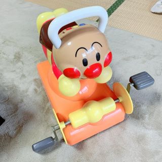 バンダイ(BANDAI)のアンパンマン  室内  ペダル付き 車 バイク 自転車(キャラクターグッズ)