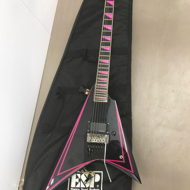 ESP(イーエスピー)のEDWARDS E-AL-166 PINK SAWTOOTH 楽器のギター(エレキギター)の商品写真