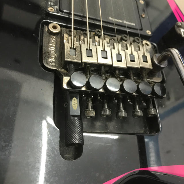 ESP(イーエスピー)のEDWARDS E-AL-166 PINK SAWTOOTH 楽器のギター(エレキギター)の商品写真