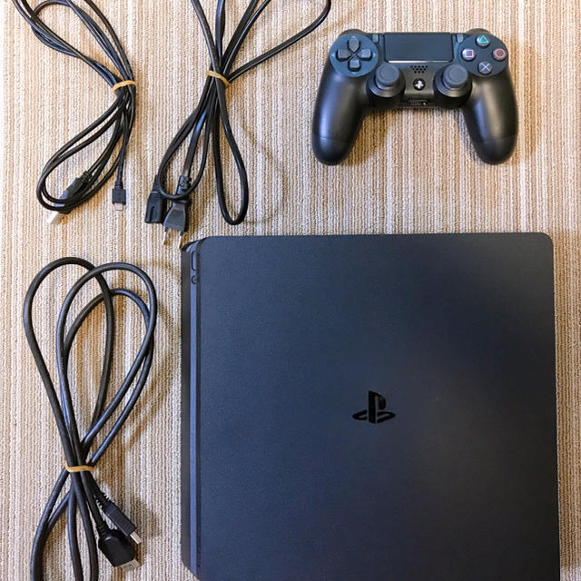 PlayStation 4 ジェット ブラック 500GB (プレステ4)