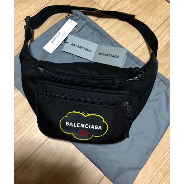 Balenciaga(バレンシアガ)の★即購入歓迎★ 超破格　バレンシアガ　2020SS ロゴ　クロスボディバッグ メンズのバッグ(ボディーバッグ)の商品写真